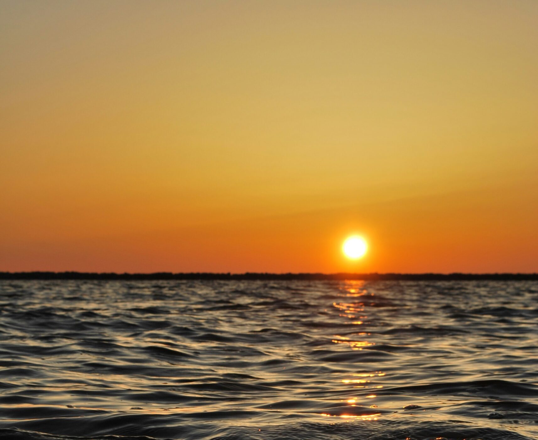 SOLE IN TRAMONTO SUL MARE